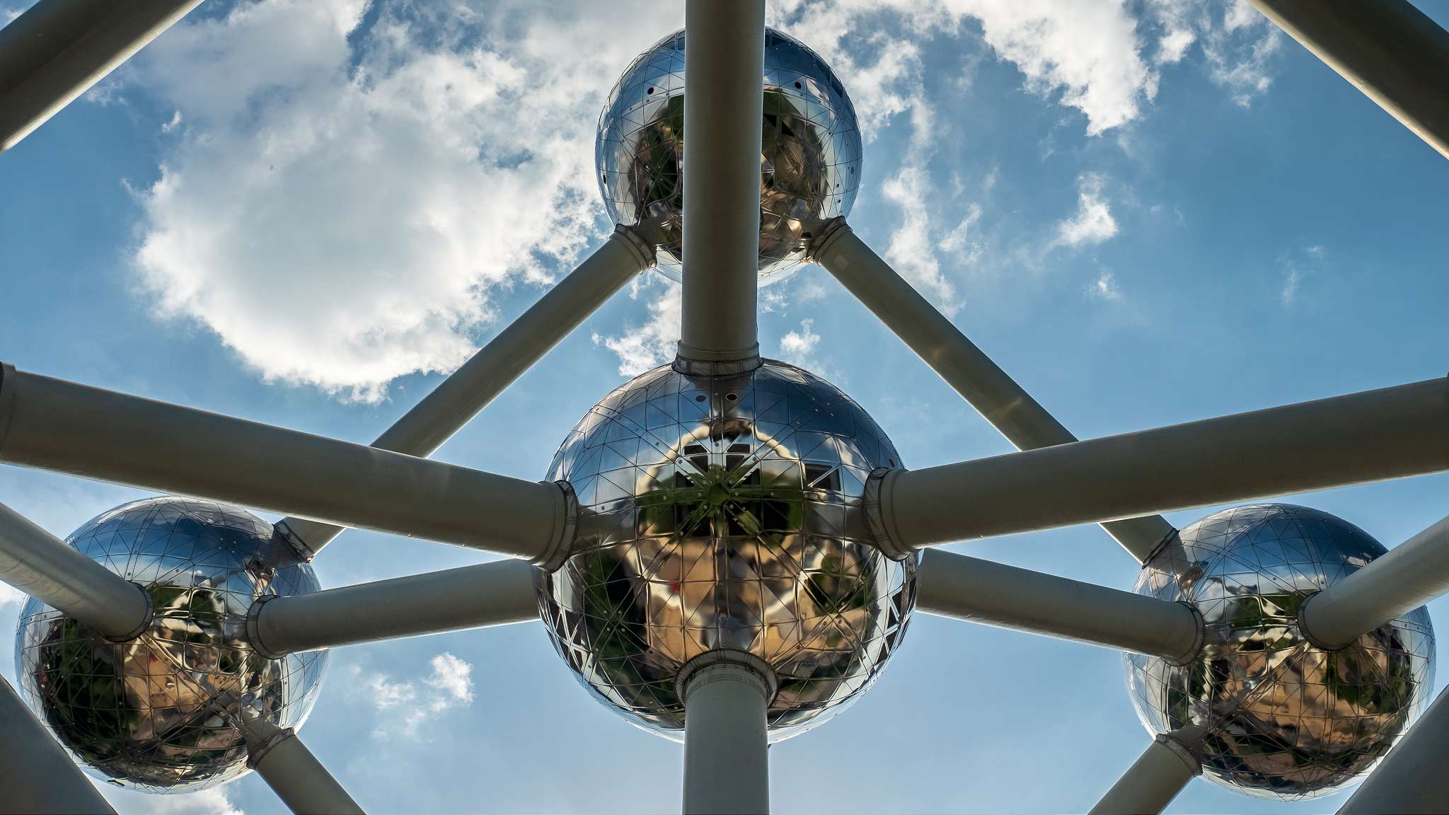 Inside the Atom (Atomium 4)
